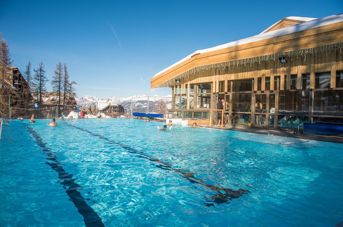 Piscine été / hiver à 50m de l'immeuble 1