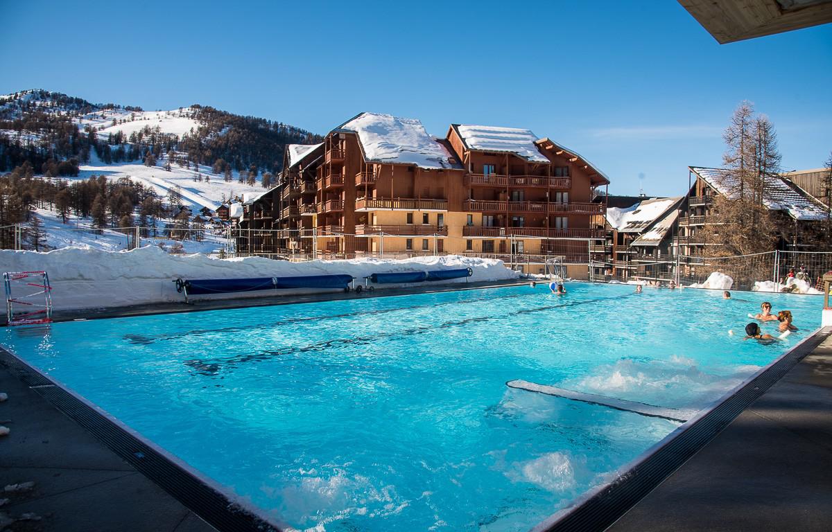 Piscine été / hiver à 50m de l'immeuble 2