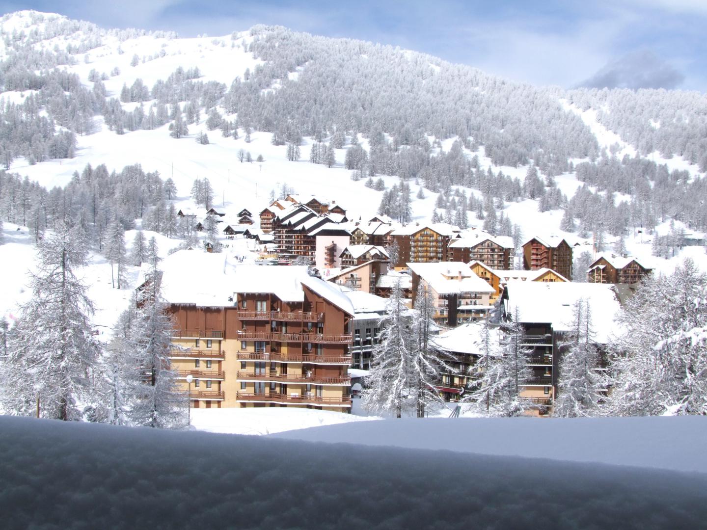 Vue de la terasse coté piste 2